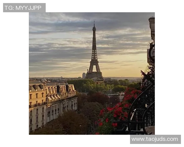 在浪漫巴黎街头邂逅足球巨星的奇妙瞬间与故事