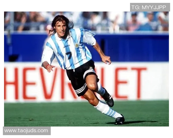 足球场上的锋线杀手最能进攻的明星球员盘点与分析 足球场上的锋线杀手最能进攻的明星球员盘点与分析